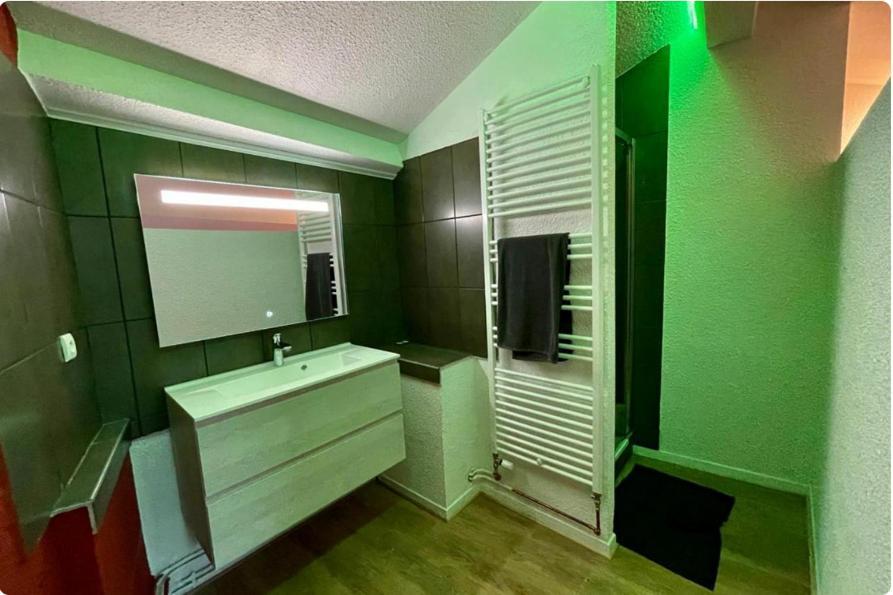 Le Triplex, Charmant Appartement, 2 Chambres Le Coteau Luaran gambar